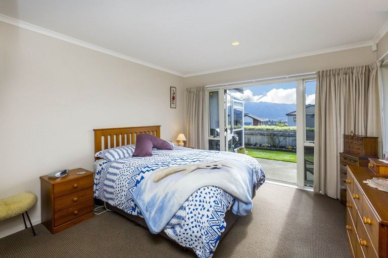 Photo of property in 48 King Charles Drive, Kingsley Heights, Upper Hutt, 5018