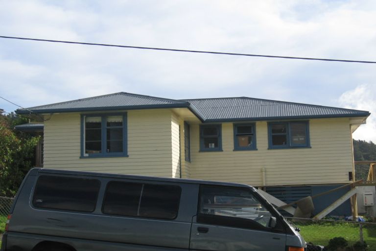 Photo of property in 3 Amundsen Grove, Stokes Valley, Lower Hutt, 5019