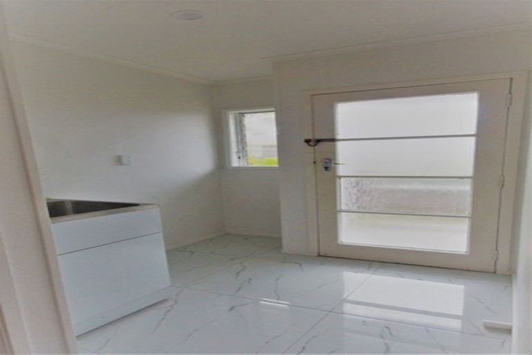 Photo of property in 2/18 Shakespeare Road, Milford, Auckland, 0620