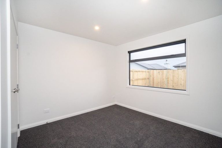 Photo of property in 77 Johnstone Drive, Fitzherbert, Palmerston North, 4410
