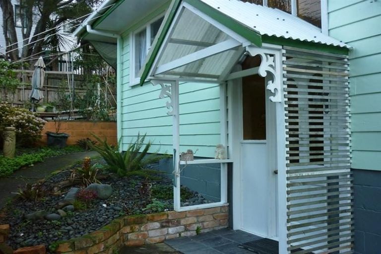 Photo of property in 59 Ellice Road, Totara Vale, Auckland, 0629