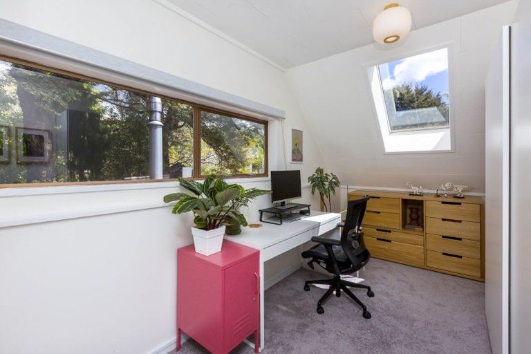 Photo of property in 19 Freemans Way, Pinehaven, Upper Hutt, 5019