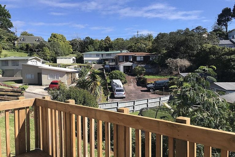 Photo of property in 20 Cypress Place, Sunnynook, Auckland, 0620