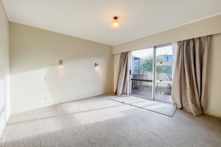 Photo of property in 5/68 Clayburn Road, Glen Eden, Auckland, 0602