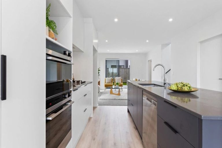 Photo of property in 15 Aquamarine Road, Rosehill, Papakura, 2113