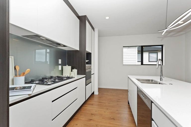 Photo of property in 6 Bela Vista Boulevard, Swanson, Auckland, 0614