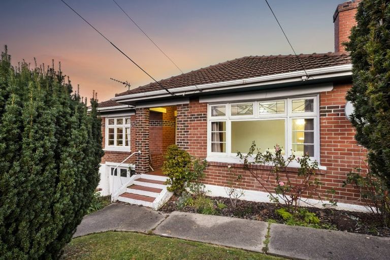 Photo of property in 79 Middleton Road, Kew, Dunedin, 9012