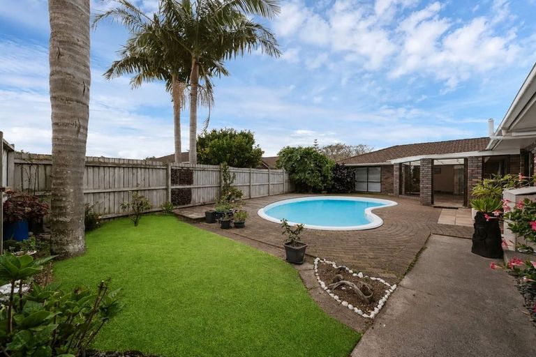 Photo of property in 120 Walter Strevens Drive, Conifer Grove, Takanini, 2112