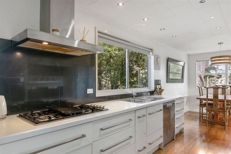 Photo of property in 87 Oreil Avenue, West Harbour, Auckland, 0618