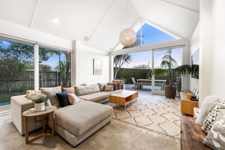 Photo of property in 17 Vincent Road, Northcote Point, Auckland, 0627