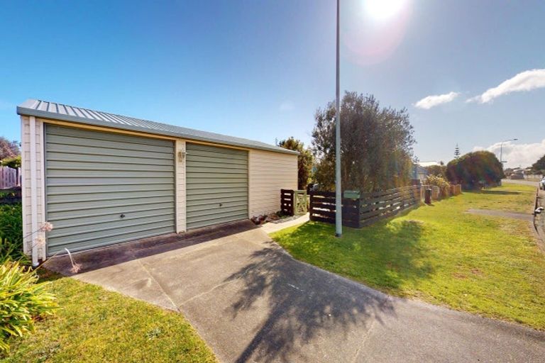 Photo of property in 43 Kahukura Avenue, Waitarere Beach, Levin, 5510