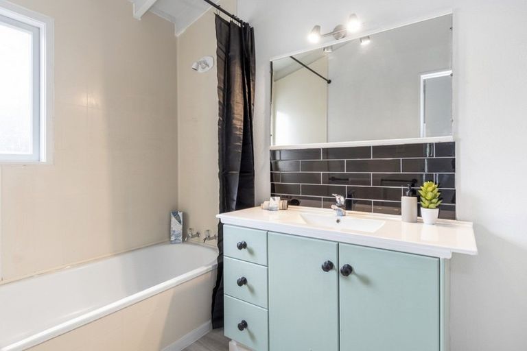 Photo of property in 16b Russell Place, Brookfield, Tauranga, 3110