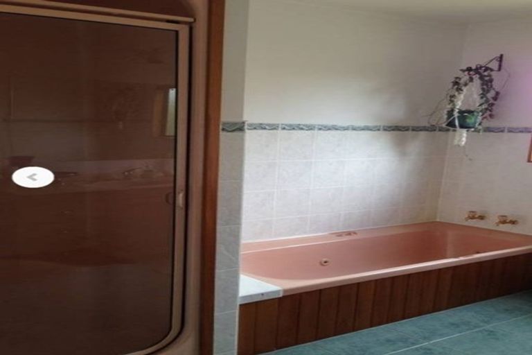 Photo of property in 115 Wiseley Road, West Harbour, Auckland, 0618