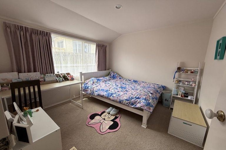 Photo of property in 1a Picasso Drive, West Harbour, Auckland, 0618