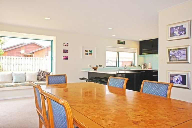 Photo of property in 5 Jan Higgins Place, Golflands, Auckland, 2013
