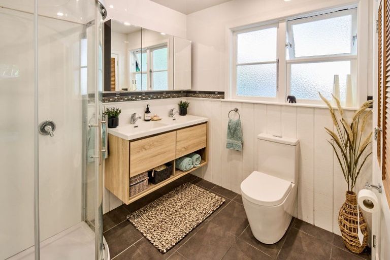 Photo of property in 194 Eastern Hutt Road, Taita, Lower Hutt, 5019