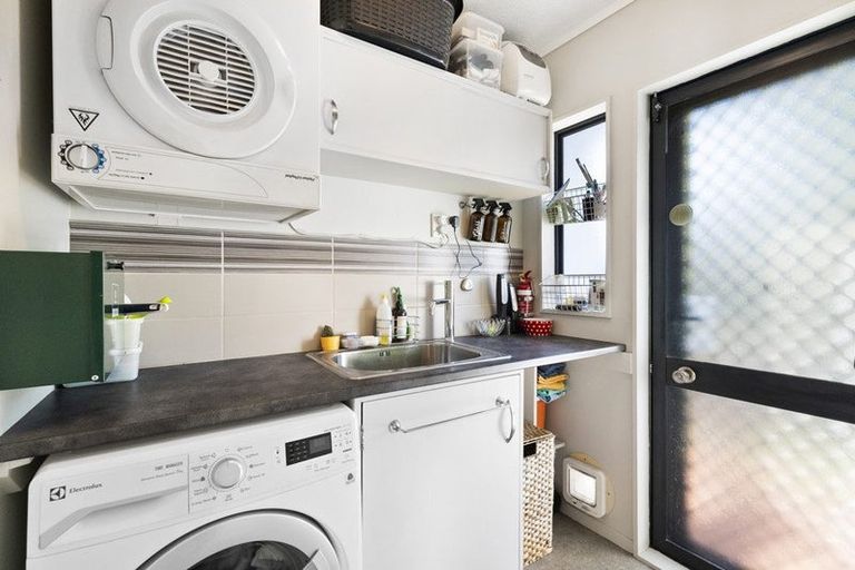 Photo of property in 10 Randal Place, Bayview, Auckland, 0629