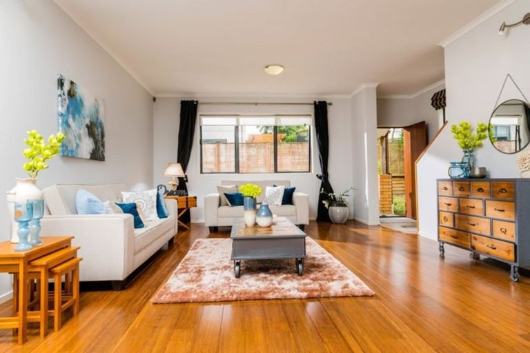 Photo of property in 10 Greenbough Lane, Greenhithe, Auckland, 0632