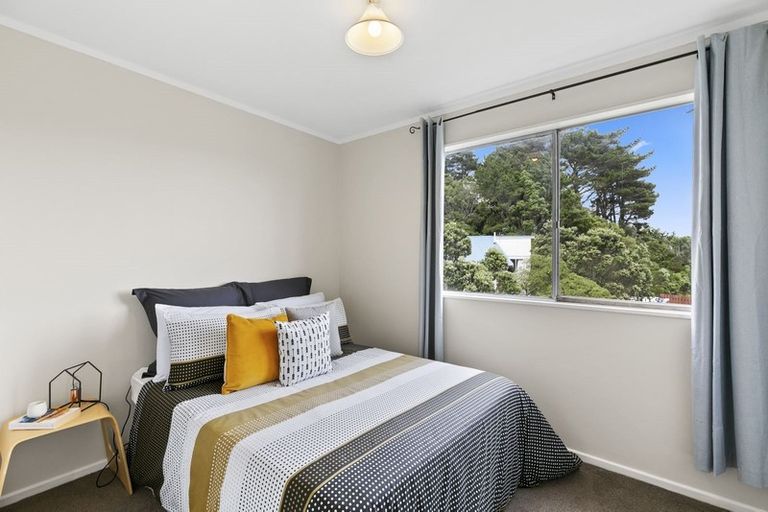 Photo of property in 29b Omega Street, Newlands, Wellington, 6037
