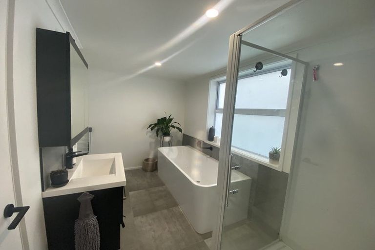 Photo of property in 197 Seaview Road, Westown, New Plymouth, 4310