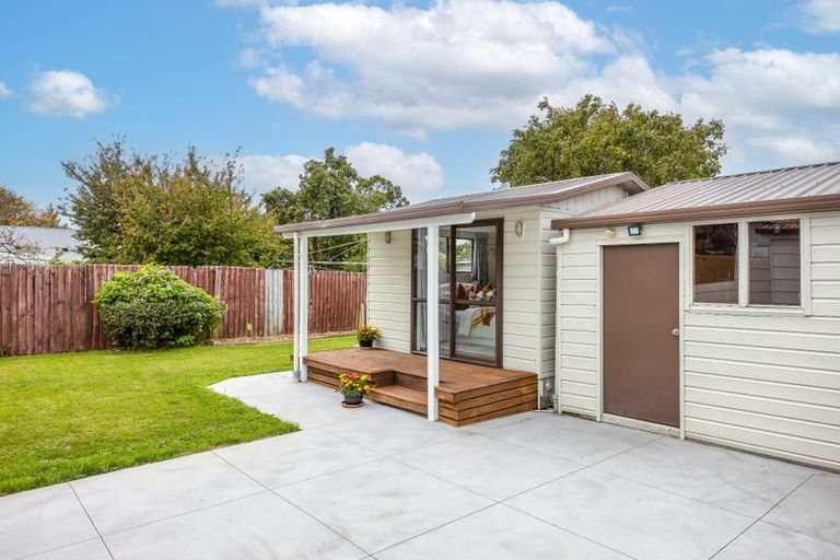 Photo of property in 32 Bateman Avenue, Bryndwr, Christchurch, 8053