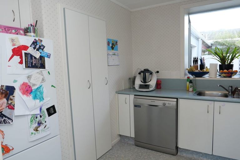 Photo of property in 17a Andrew Street, Waikanae, 5036