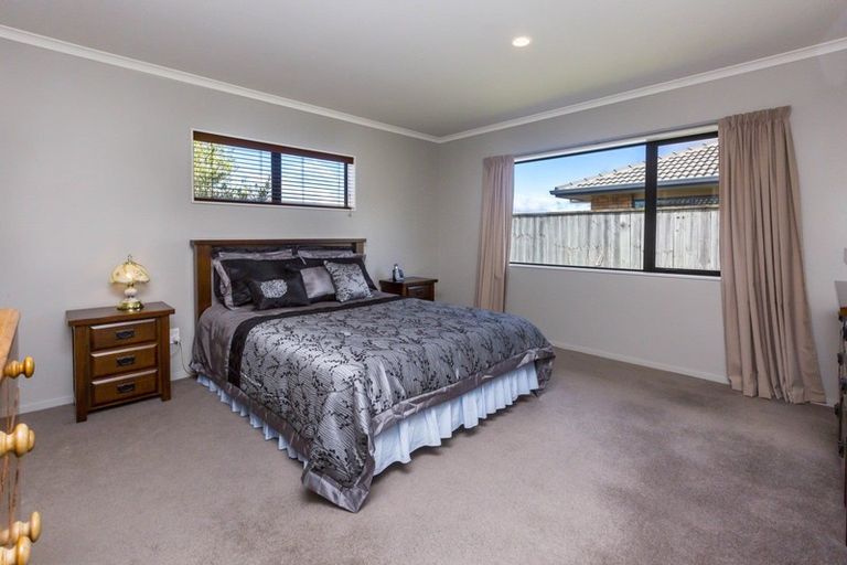 Photo of property in 2 Percy Kinsman Crescent, Riverstone Terraces, Upper Hutt, 5018
