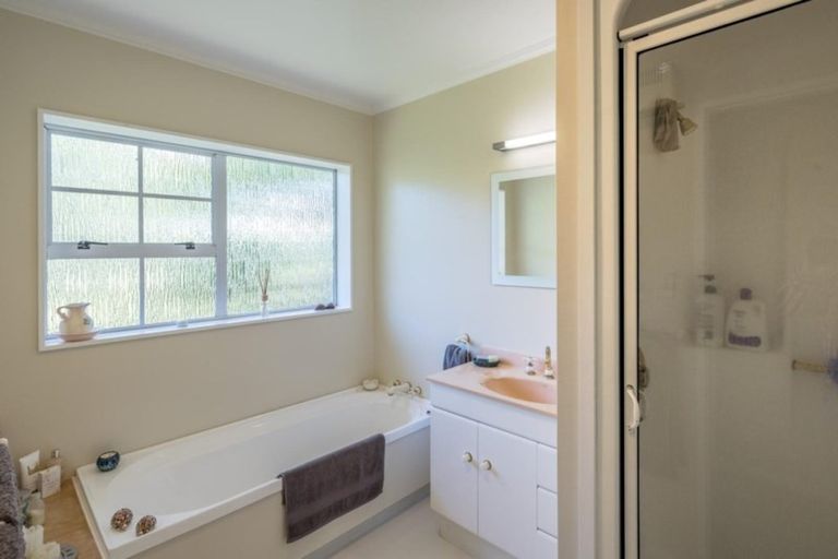 Photo of property in 15 Greenwood Boulevard, Otaki, 5512