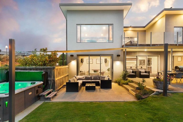 Photo of property in 28 Minaret Ridge, Wanaka, 9305