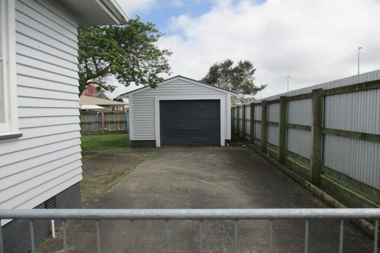 Photo of property in 19 Bartholomew Road, Levin, 5510