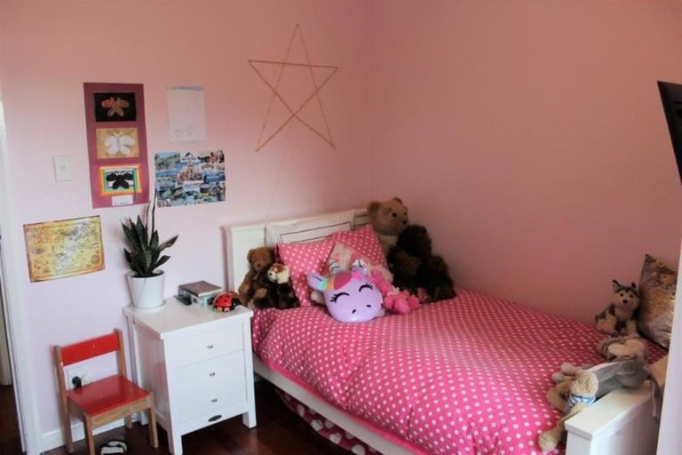 Photo of property in 51 Beacon Hill Road, Strathmore Park, Wellington, 6022