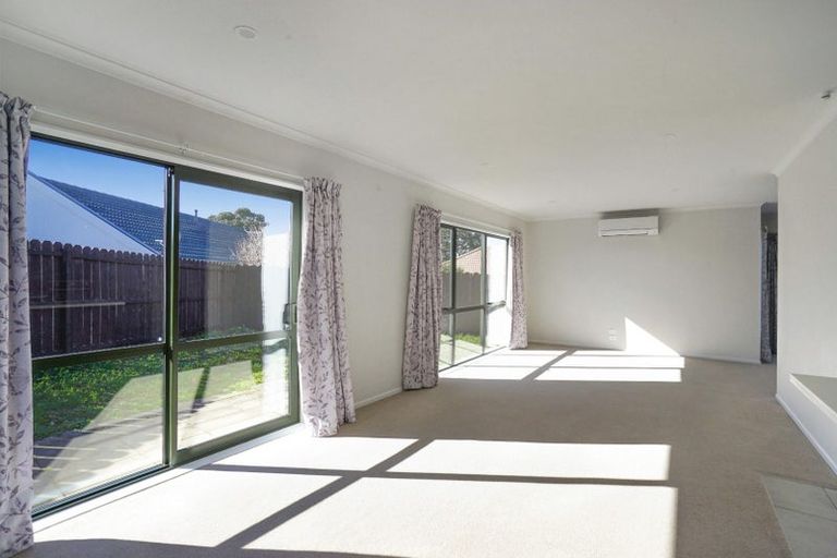 Photo of property in 112a Longford Park Drive, Takanini, 2112