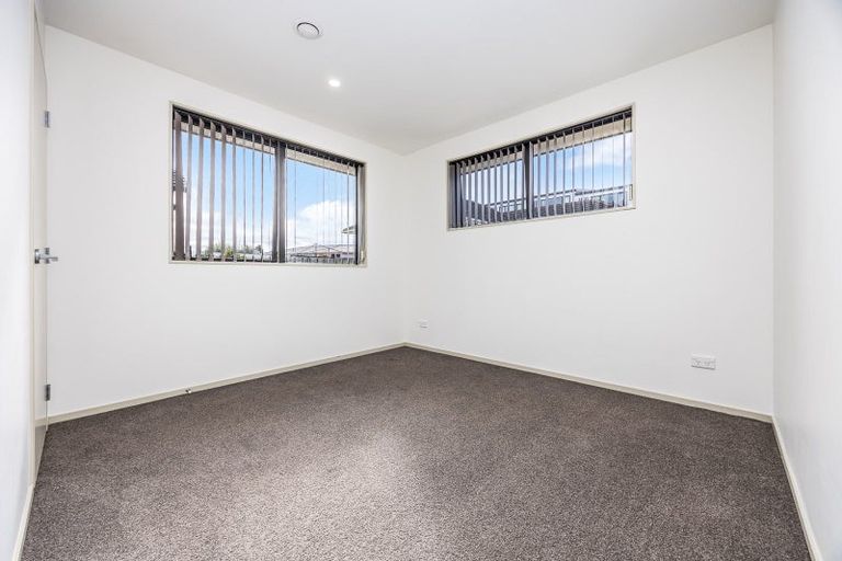 Photo of property in 33 Carole Crescent, Pakuranga, Auckland, 2010
