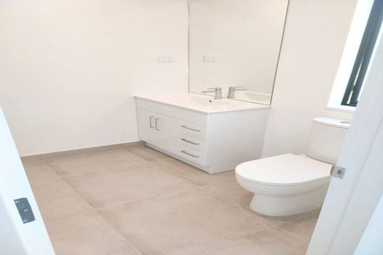 Photo of property in 14 Papai Lane, Massey, Auckland, 0614