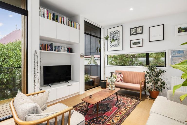 Photo of property in 37 Avon Street, Island Bay, Wellington, 6023