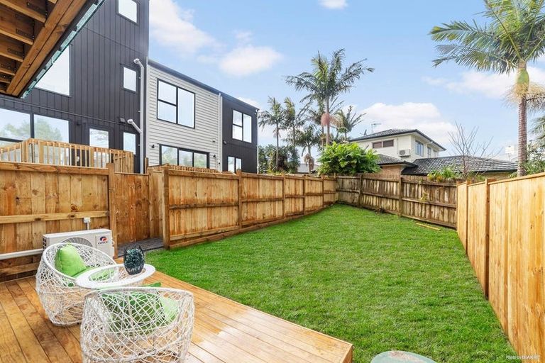 Photo of property in 6/105 Hobsonville Road, West Harbour, Auckland, 0618
