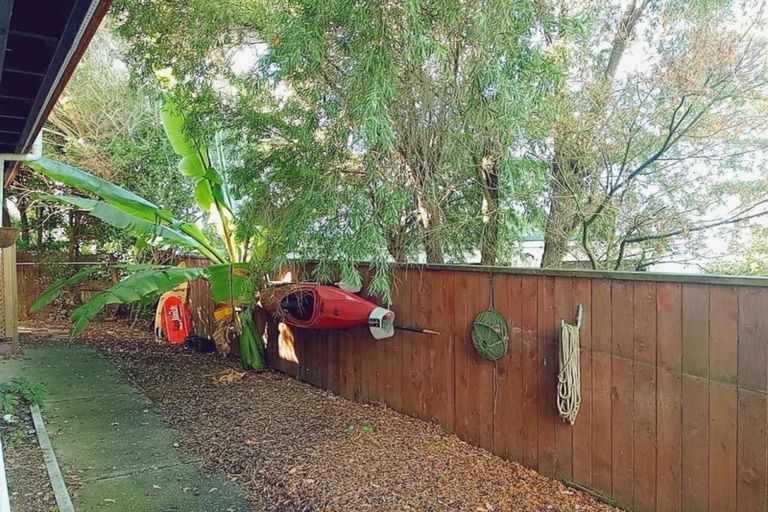 Photo of property in 2/58 Cliff Road, Torbay, Auckland, 0630