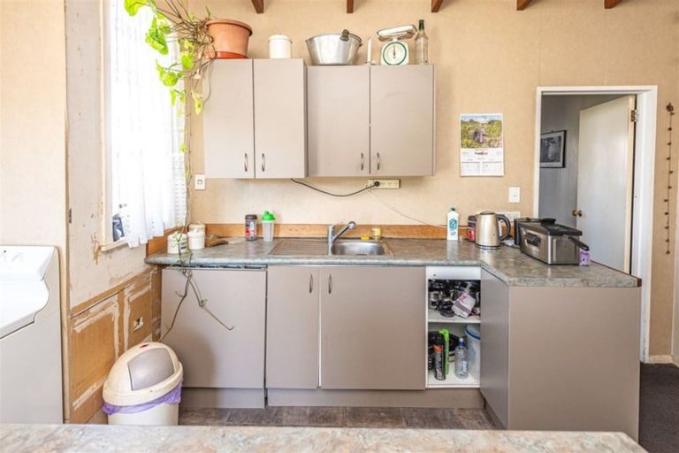 Photo of property in 35 Egmont Street, Castlecliff, Whanganui, 4501