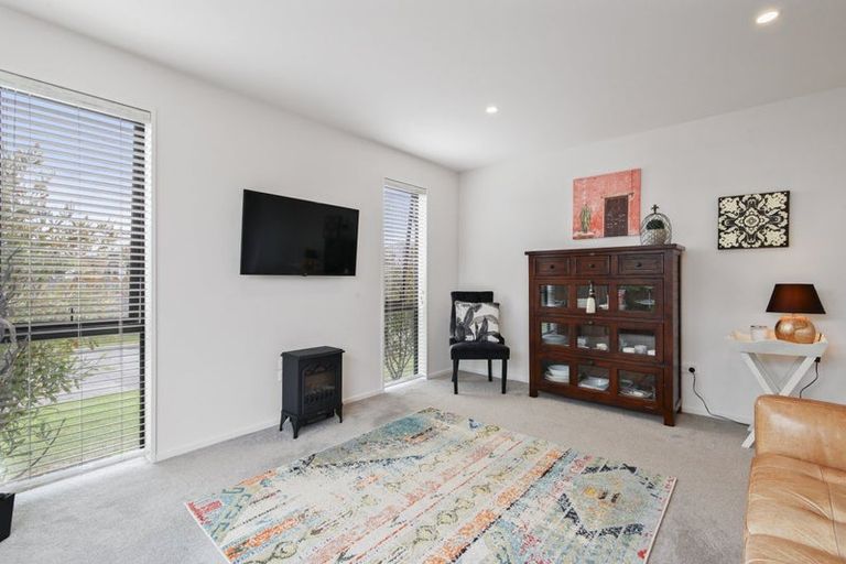 Photo of property in 15 Grey View Grove, Rangiora, 7400
