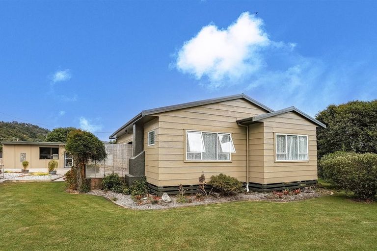 Photo of property in 12 Corbett Street, Hector, 7822