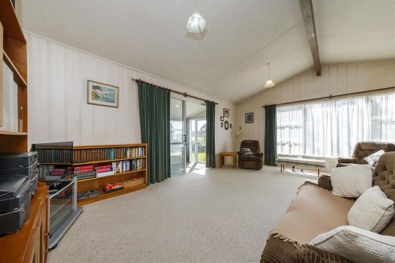 Photo of property in 8 Walker Crescent, Bulls, 4818