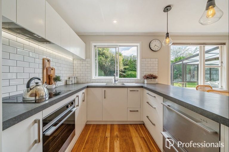 Photo of property in 18 Barberry Grove, Maungaraki, Lower Hutt, 5010