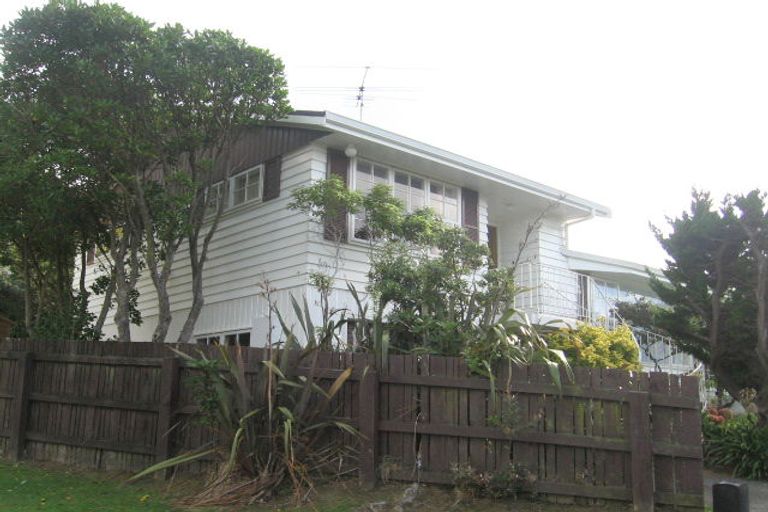 Photo of property in 107 Akaroa Drive, Maupuia, Wellington, 6022