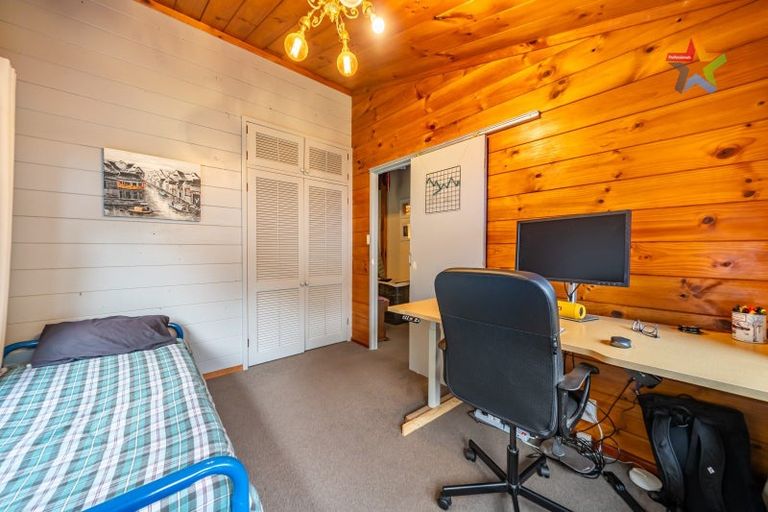 Photo of property in 38 James Grove, Stokes Valley, Lower Hutt, 5019