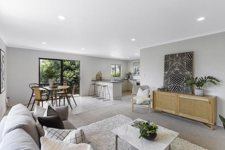 Photo of property in 77a Stott Avenue, Birkdale, Auckland, 0626