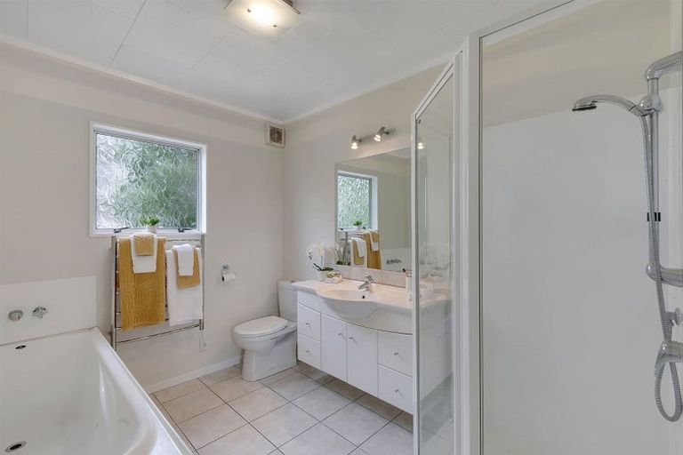Photo of property in 34 Oak Avenue, Paremata, Porirua, 5024