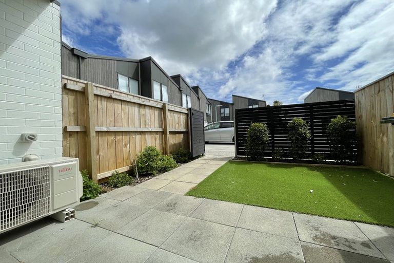 Photo of property in 15/12 Tawa Road, Te Atatu Peninsula, Auckland, 0610