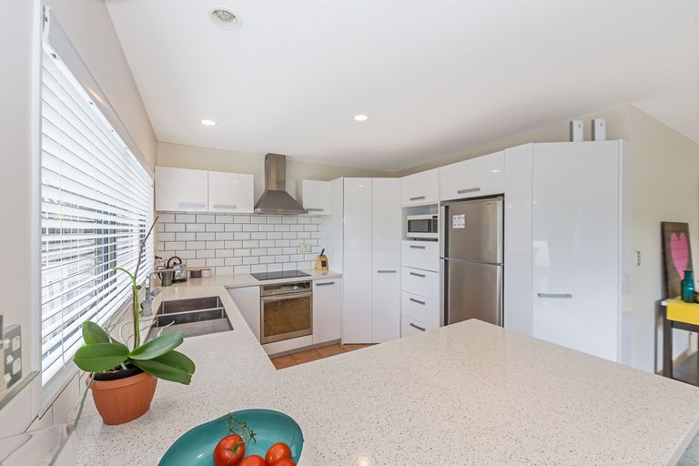 Photo of property in 17 Coralsea Way, Arkles Bay, Whangaparaoa, 0932