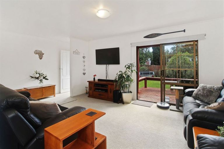 Photo of property in 9 Hosking Place, Clarks Beach, 2122