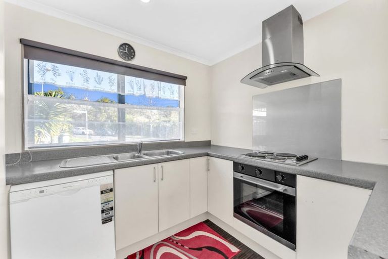 Photo of property in 7 Newfound Way, Glen Eden, Auckland, 0602